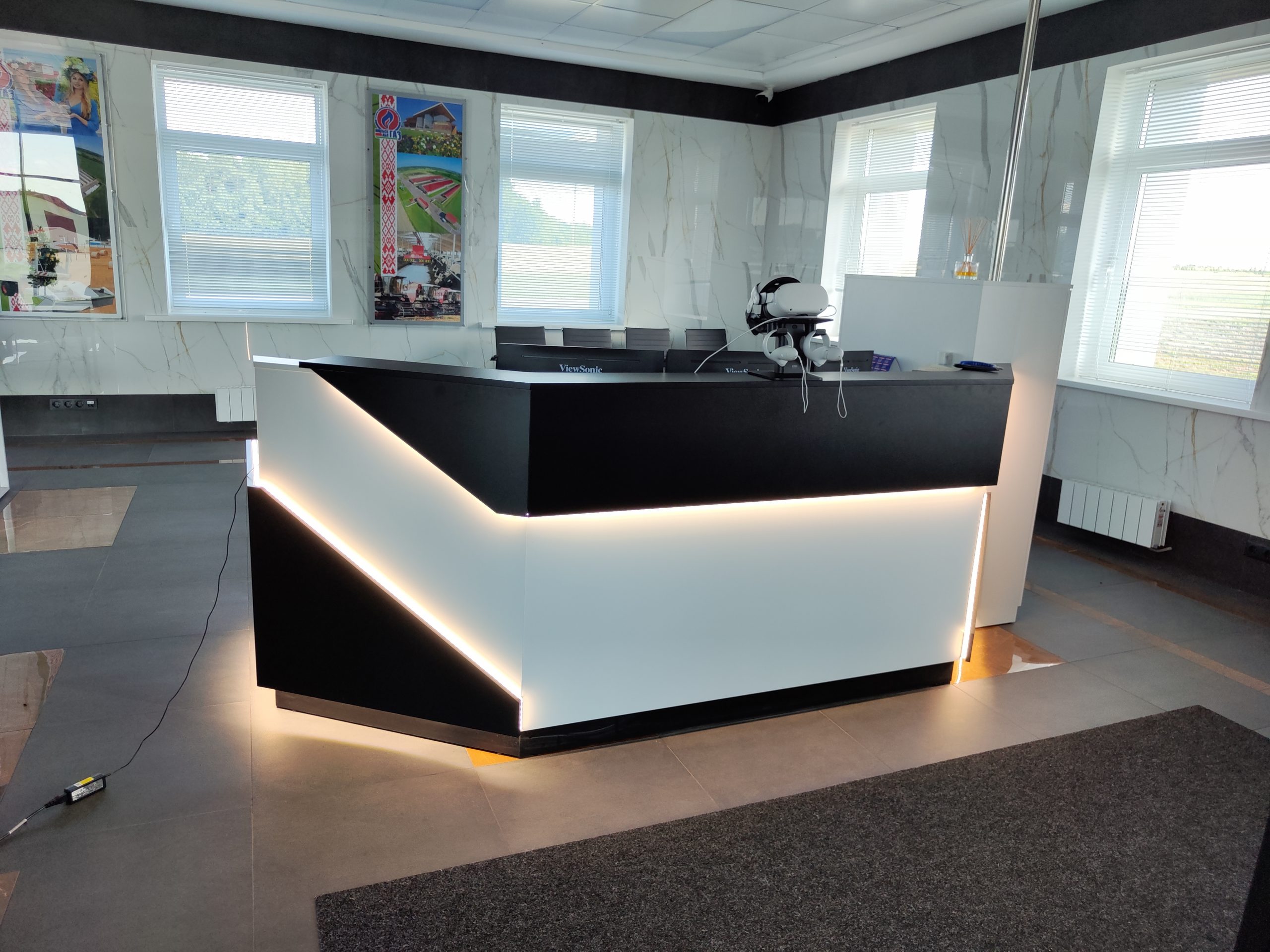h